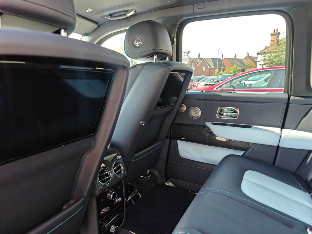 Rolls-Royce Cullinan 6.75 V12 Black Badge Suv 4Wd Euro EY73XBO Green #34