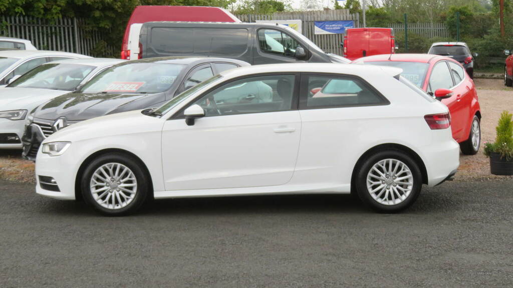 Audi A3 1.6 Tdi Ultra 110 Se Technik VE16FCF White #5