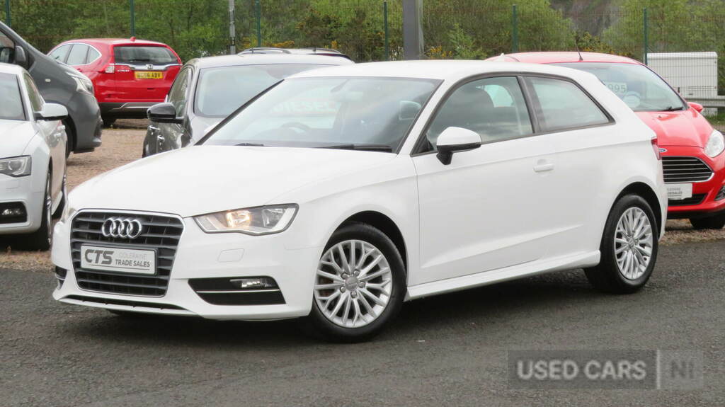 Audi A3 1.6 Tdi Ultra 110 Se Technik VE16FCF White #4