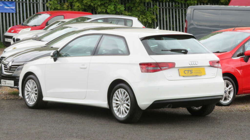 Audi A3 1.6 Tdi Ultra 110 Se Technik VE16FCF White #6