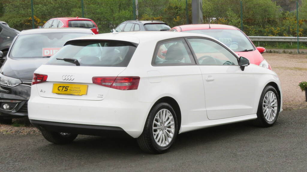 Audi A3 1.6 Tdi Ultra 110 Se Technik VE16FCF White #3