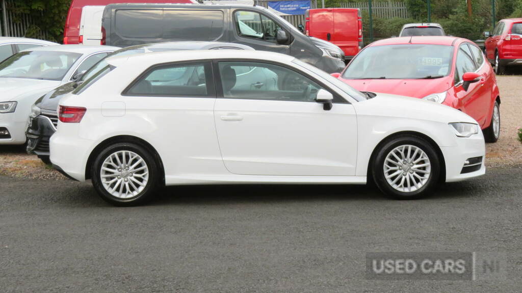Audi A3 1.6 Tdi Ultra 110 Se Technik VE16FCF White #2