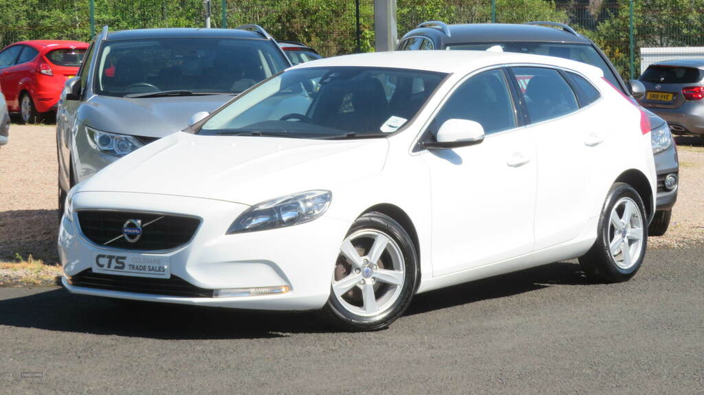 Volvo V40 D2 Se White #4