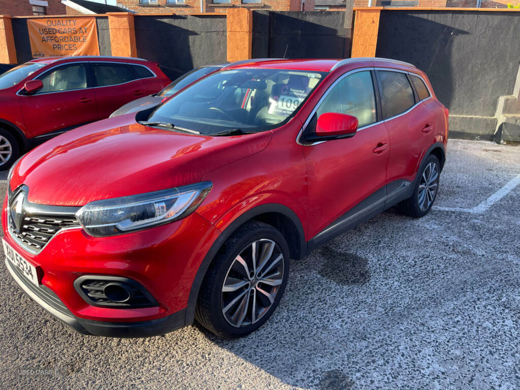 Renault Kadjar 1.5 Blue Dci Iconic XUI5534 Red #3