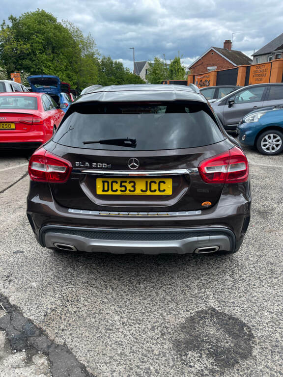 Mercedes-Benz GLA Class Gla 200D Amg Line Brown #3