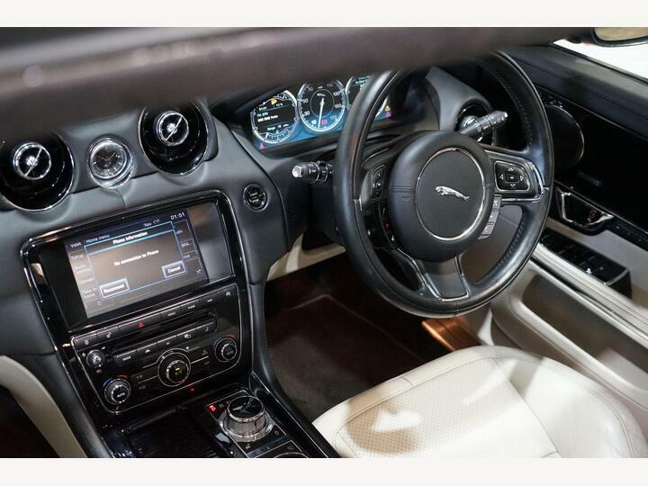 Jaguar XJ 3.0D V6 Portfolio Saloon Euro 5 S Grey #3