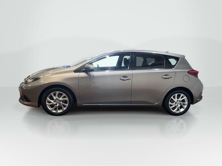 Toyota Auris 1.6 D-4d Business Edition Euro 6 Ss Brown