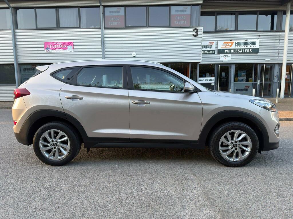 Hyundai Tucson 1.7 Crdi Blue Drive Se Nav Euro 6 Ss  White #4
