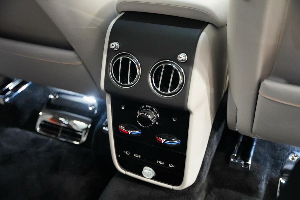 Rolls-Royce Cullinan 6.75 V12 Black Badge 4Wd Euro 6 Black #37