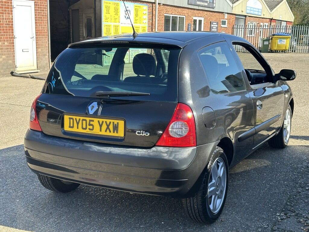 Renault Clio Hatchback 1.5 Dci Dynamique 2005 DY05YXW Black #4