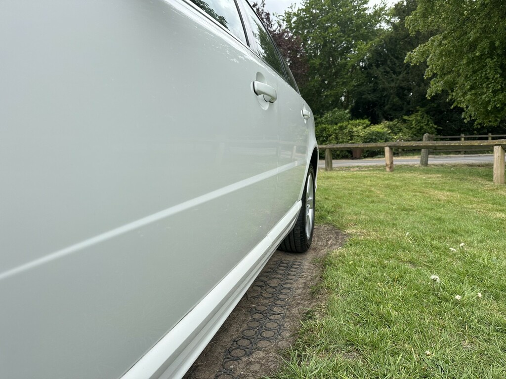 Volvo V70 Estate 2.4 Se Nav Business Edition D4 Awd 2017 White #6