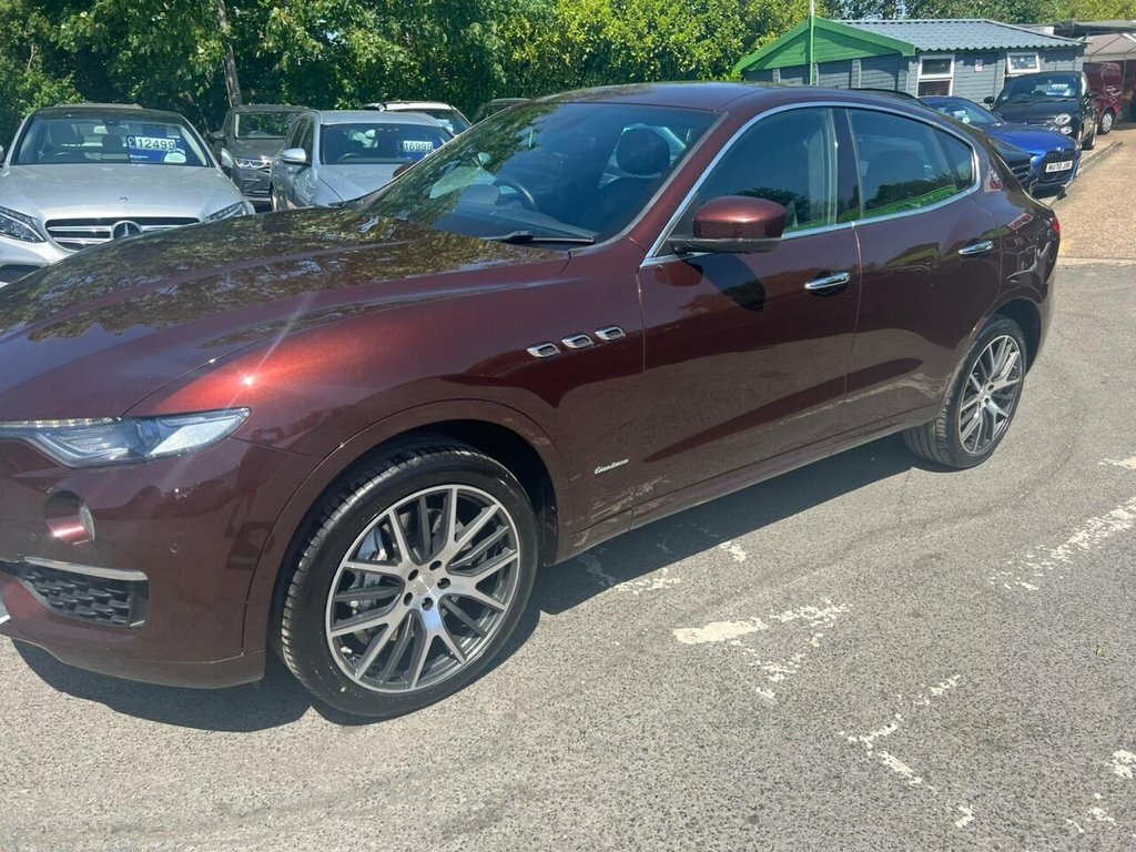 Maserati Levante 3L Granlusso KV19HZN Red #5