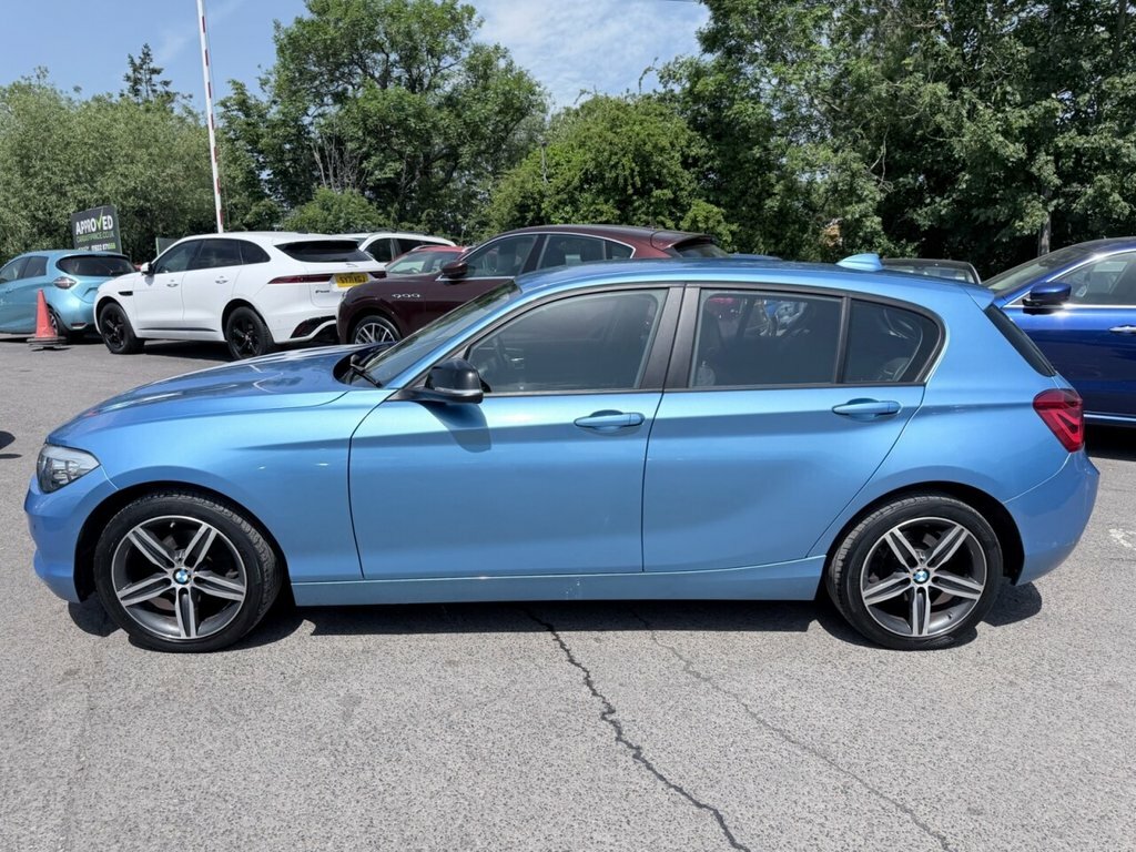 BMW 1 Series Hatchback VGZ2311 Blue #4