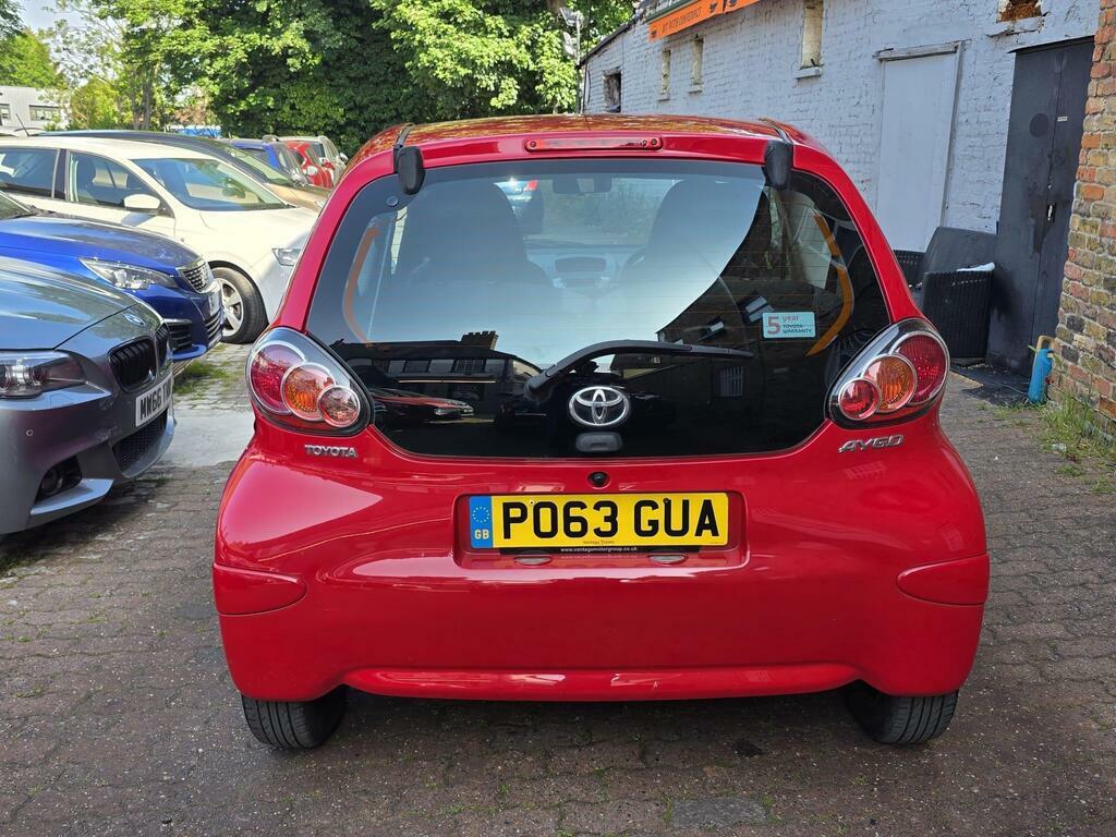 Toyota Aygo 1.0 Vvt-i Euro 5 P063GUA Red #4