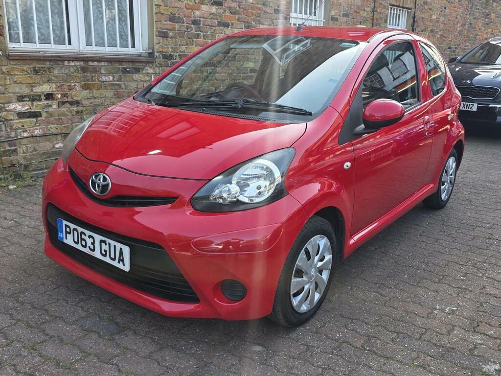 Toyota Aygo 1.0 Vvt-i Euro 5 P063GUA Red #2