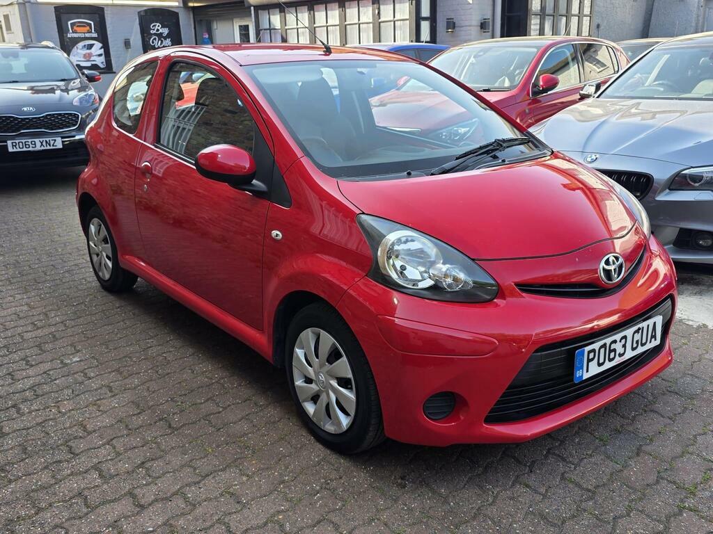 Toyota Aygo 1.0 Vvt-i Euro 5 P063GUA Red #3