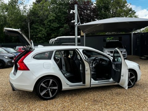 Volvo V60 2.0 T4 R-design RO67KFL White #2