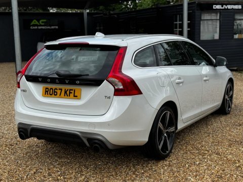 Volvo V60 2.0 T4 R-design RO67KFL White #4