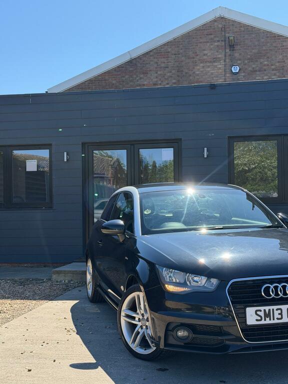 Audi A1 1.4 Tfsi S Line S Tronic Euro 5 Ss SM13GJZ Black #2
