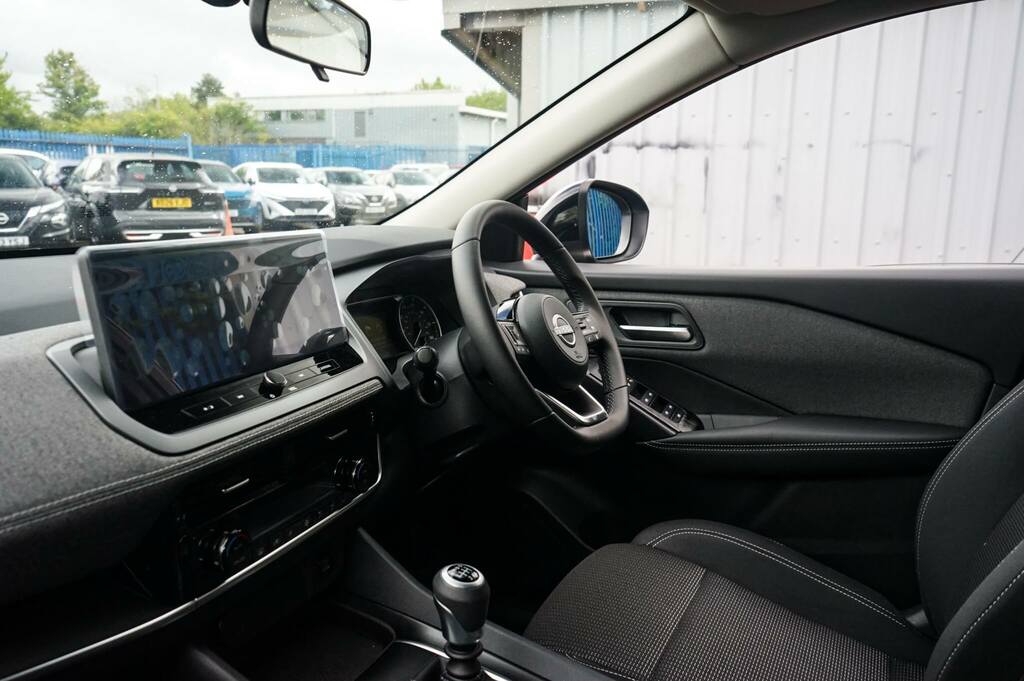 Nissan Qashqai 1.3 Dig-t Mh Acenta Premium Black #2