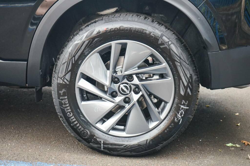 Nissan Qashqai 1.3 Dig-t Mh Acenta Premium Black #5