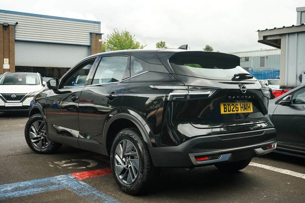 Nissan Qashqai 1.3 Dig-t Mh Acenta Premium Black #3