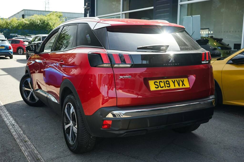 Peugeot 3008 1.2 Puretech Allure SC19YVX Red #2