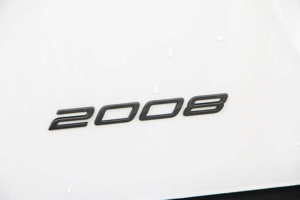 Peugeot 2008 1.2 Hybrid 136 Allure E-dsc6 White #5