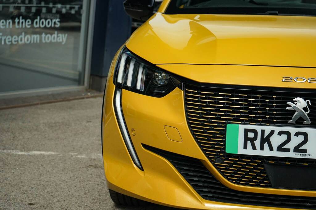 Peugeot e-208 100Kw Gt Premium 50Kwh RK22YXD Yellow #5
