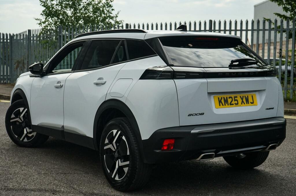 Peugeot 2008 1.2 Hybrid 136 Allure E-dsc6 KM25XWJ White #2