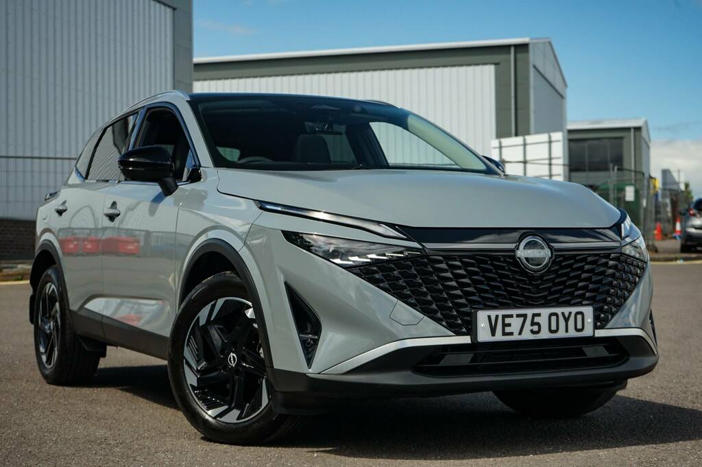 Nissan Qashqai 1.3 Dig-t Mh N-connecta Glass Roof Grey