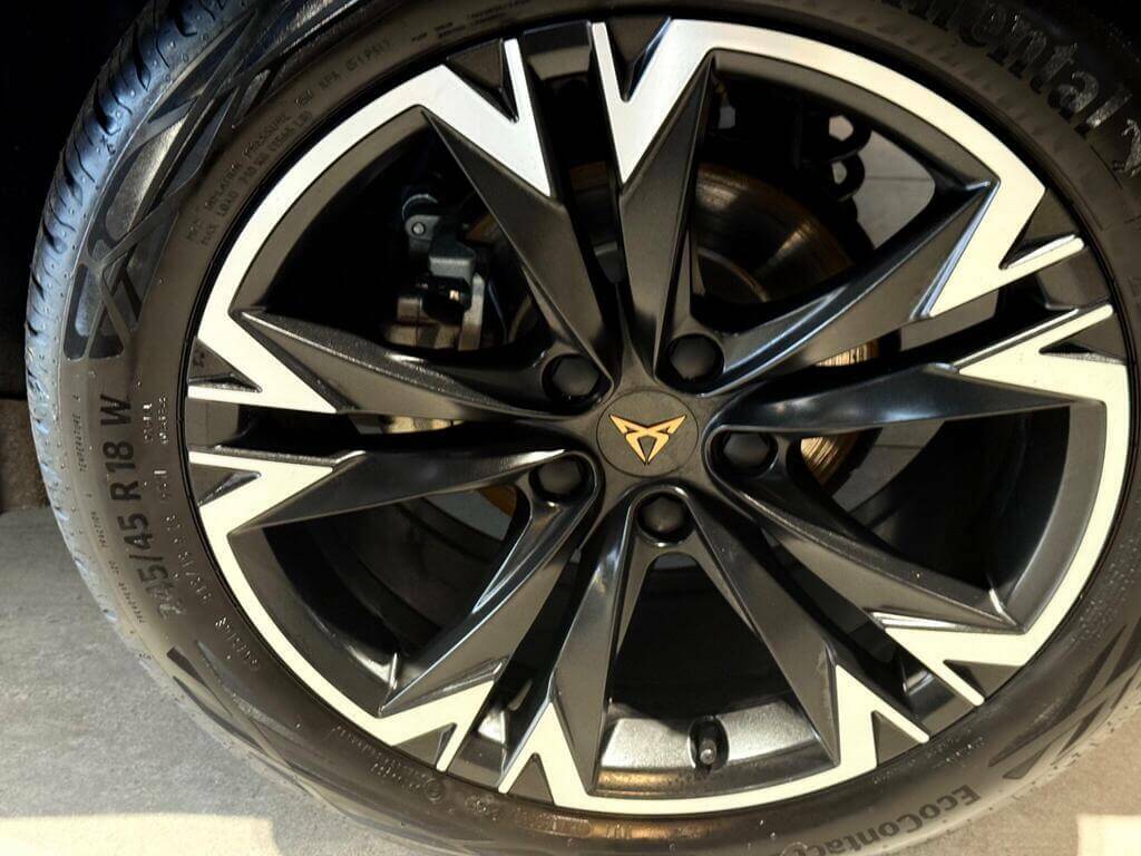 Cupra Formentor 1.5 Ehybrid 204 V1 Dsg DF75YVH Purple #4