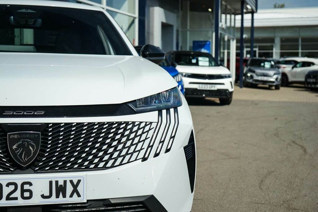 Peugeot 3008 73Kwh 210 1-Speed BD26JWX White #6