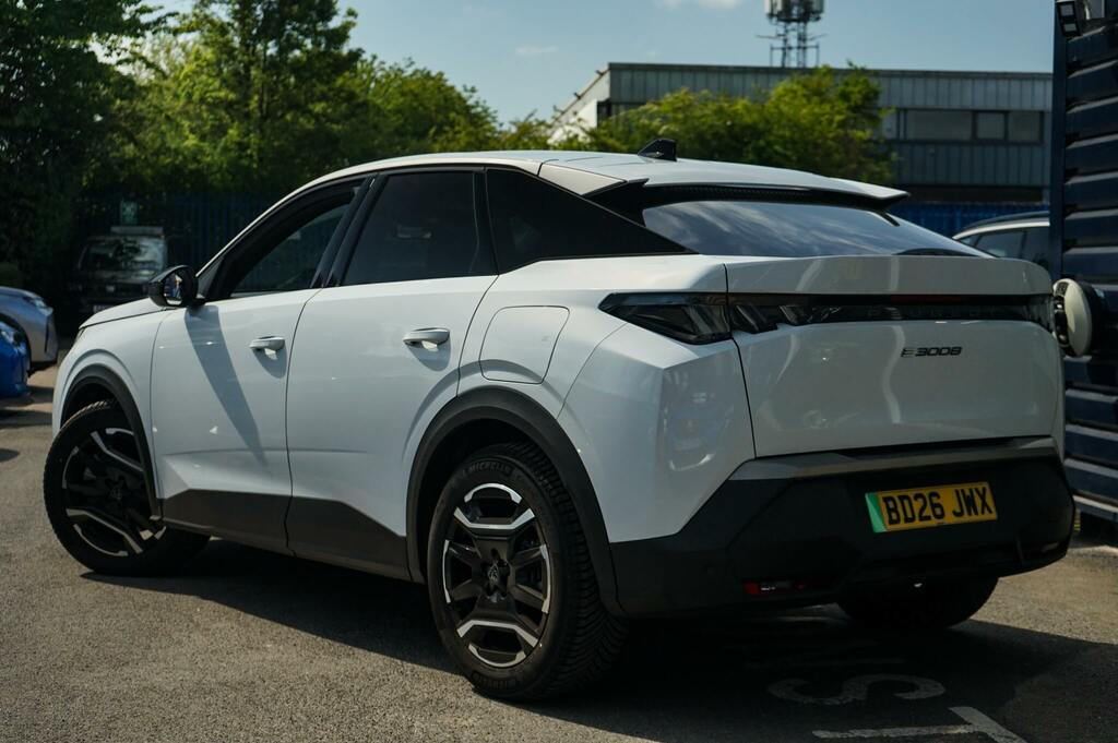 Peugeot 3008 73Kwh 210 1-Speed BD26JWX White #2