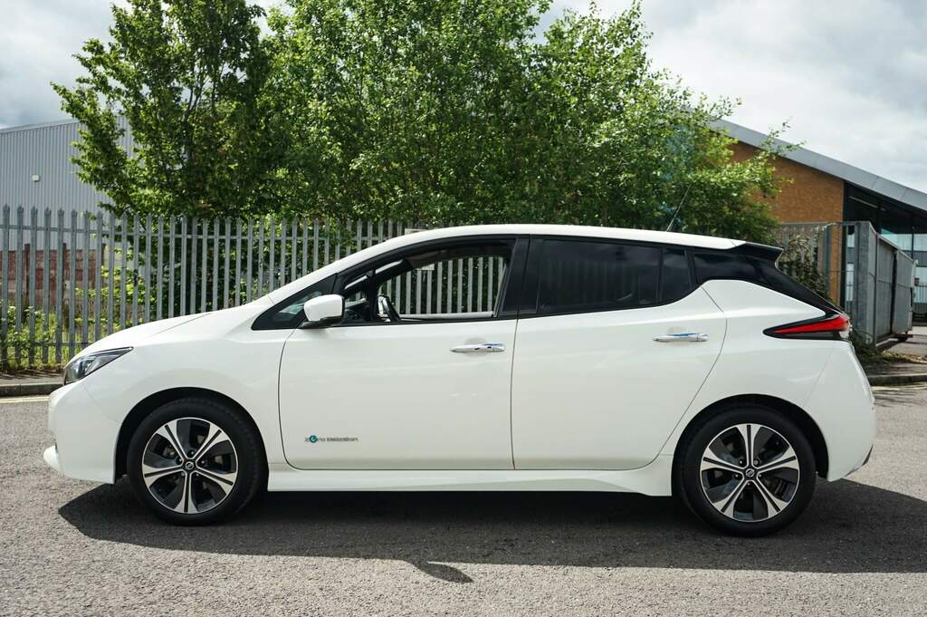 Nissan Leaf 110Kw Tekna 40Kwh TM04JCM White #4