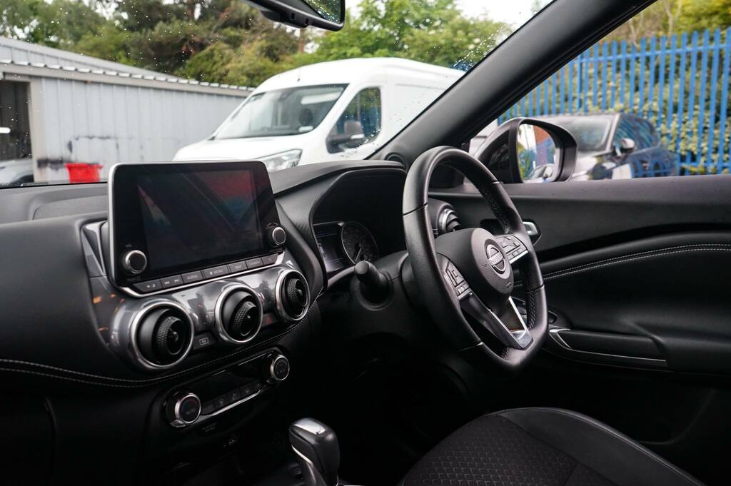 Nissan Juke 1.6 Hybrid N-connecta YB73XHH Black #2