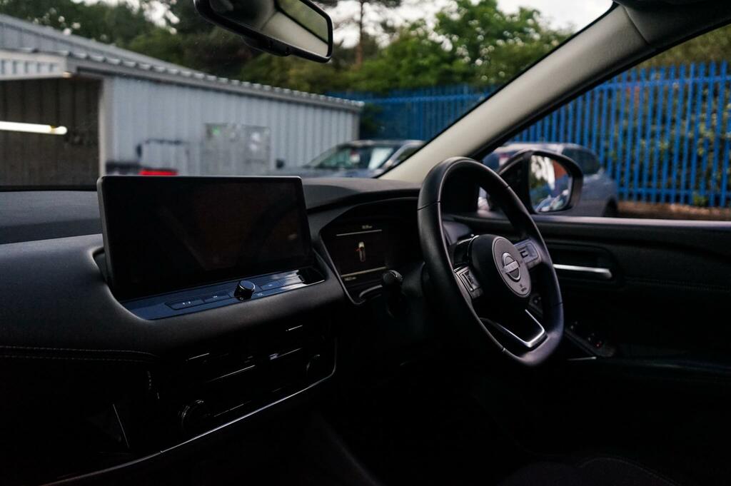 Nissan Qashqai 1.5 E-power N-connecta BG24NTT Black #2