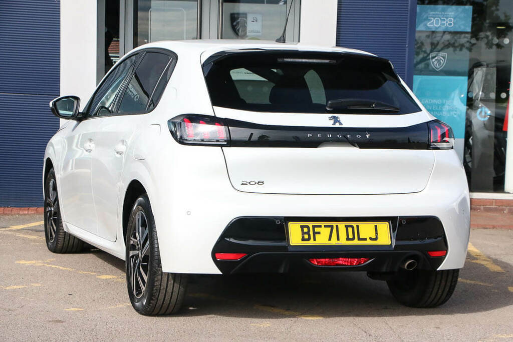 Peugeot 208 1.2 Puretech 100 Allure Premium BF71DLJ White #4
