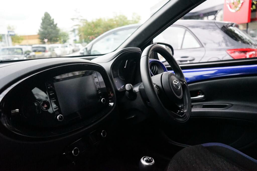 Toyota Aygo X 1.0 Vvt-i Edge AK22NZY Blue #2