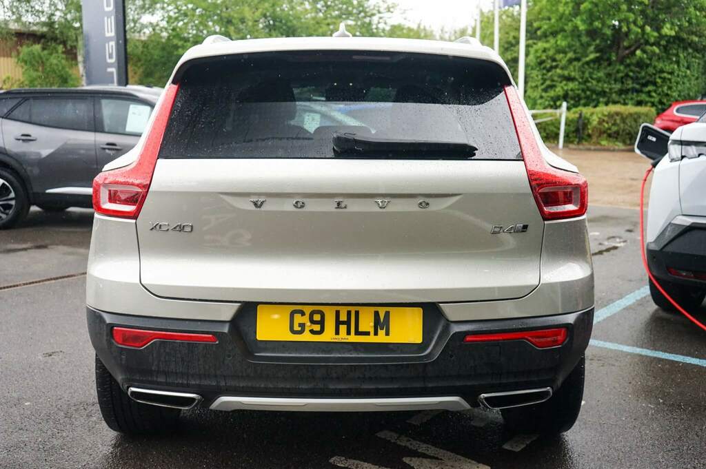 Volvo XC40 D4 Pro BU68FVY Gold #4