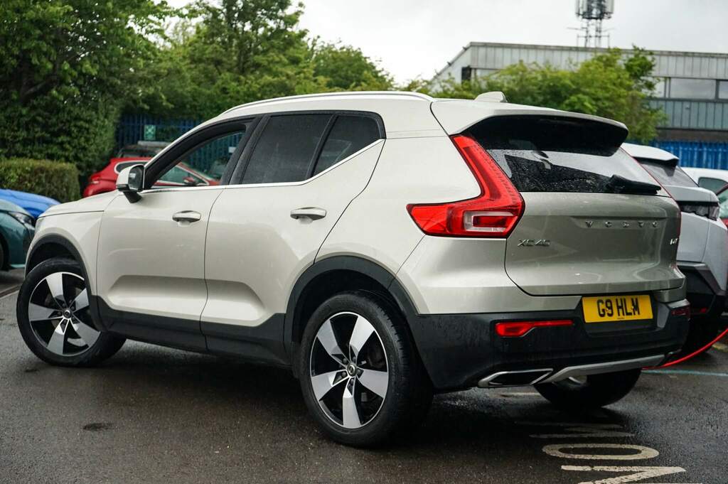 Volvo XC40 D4 Pro BU68FVY Gold #2