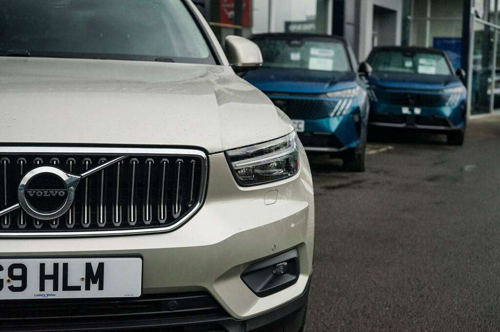 Volvo XC40 D4 Pro BU68FVY Gold #6