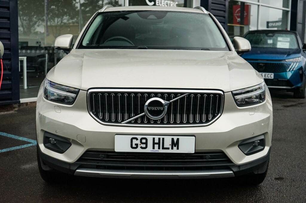 Volvo XC40 D4 Pro BU68FVY Gold #3