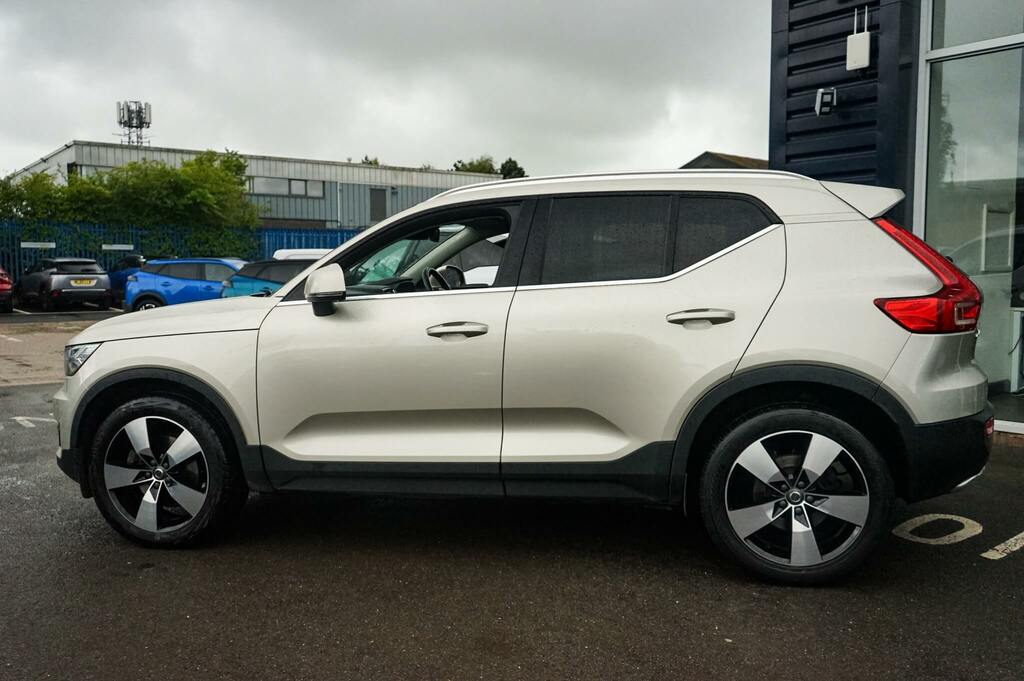 Volvo XC40 D4 Pro BU68FVY Gold #5