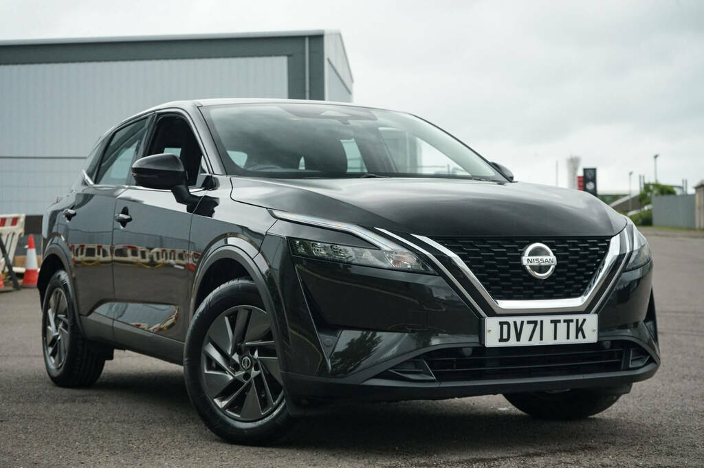 Nissan Qashqai 1.3 Dig-t Mh 158 Acenta Premium Xtronic Black