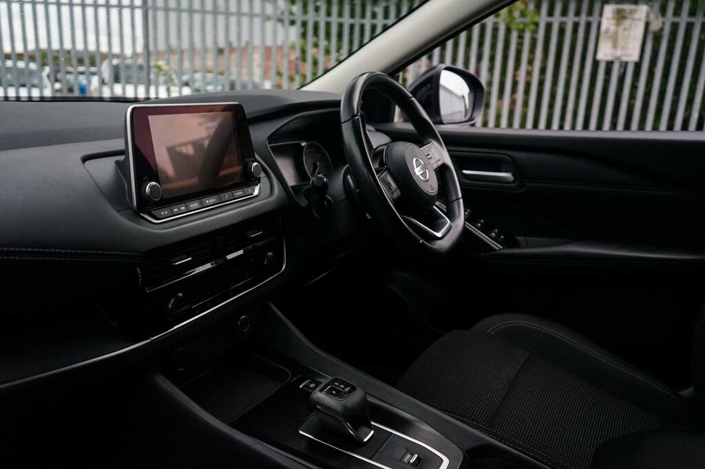 Nissan Qashqai 1.3 Dig-t Mh 158 Acenta Premium Xtronic DV71TTK Black #2