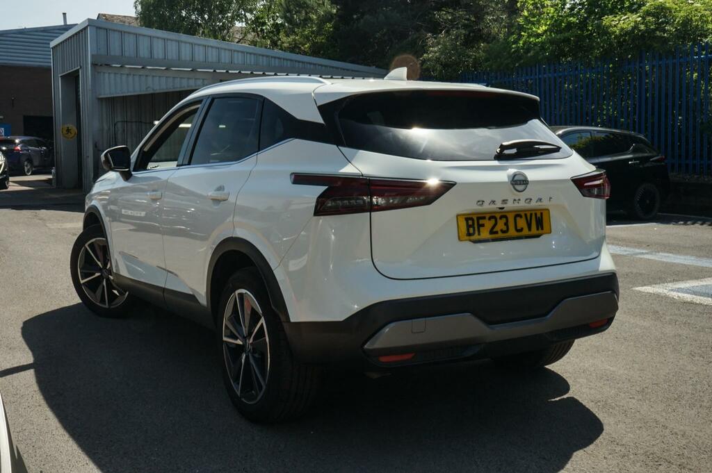 Nissan Qashqai 1.3 Dig-t Mh 158 Tekna Xtronic BF23CVW White #3