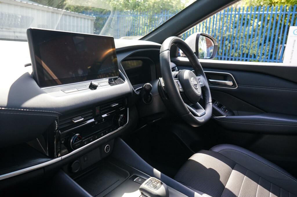 Nissan Qashqai 1.3 Dig-t Mh 158 Tekna Xtronic BF23CVW White #2