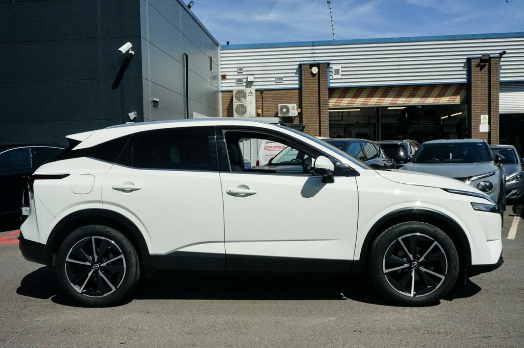 Nissan Qashqai 1.3 Dig-t Mh 158 Tekna Xtronic BF23CVW White #4