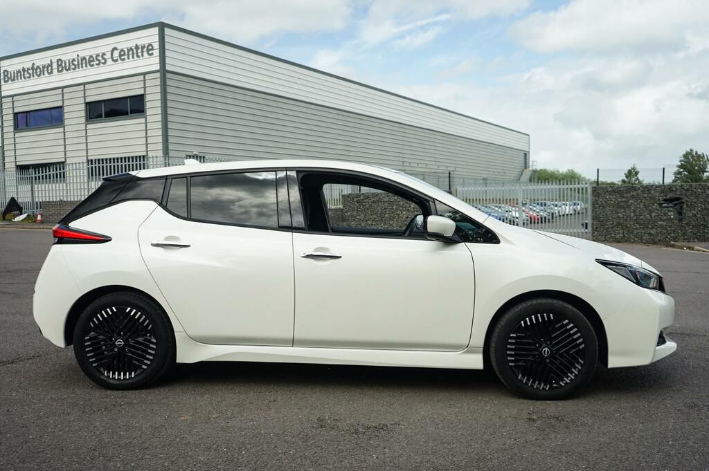 Nissan Leaf 110Kw N-connecta 39Kwh BG24YWY White #4